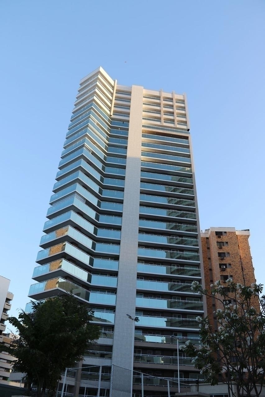 Apartamento à venda com 4 quartos, 2452m² - Foto 2