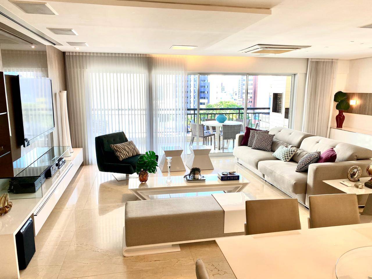 Apartamento à venda com 4 quartos, 220m² - Foto 4