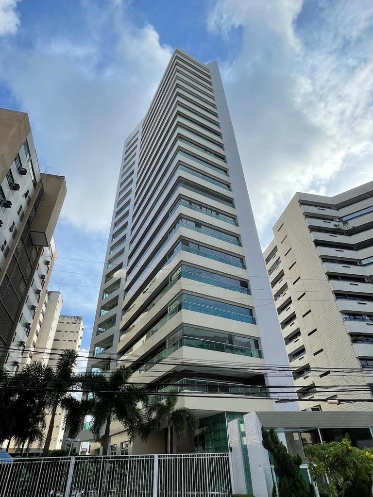 Apartamento à venda com 4 quartos, 240m² - Foto 1